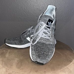 Adidas black and white tennis shoes